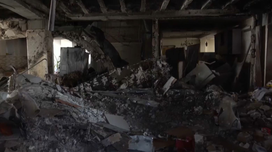 Жители Ирана возвращаются в разрушенные дома