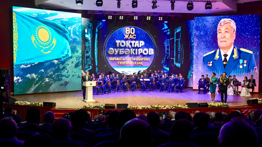 Касым-Жомарт Токаев поздравил Токтара Аубакирова с 80-летием