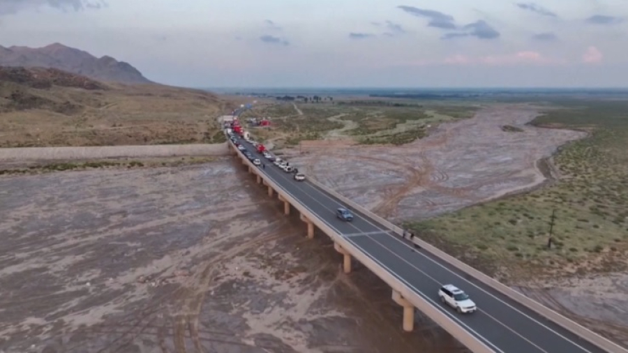 Внезапное наводнение унесло жизни 10 туристов на севере Китая