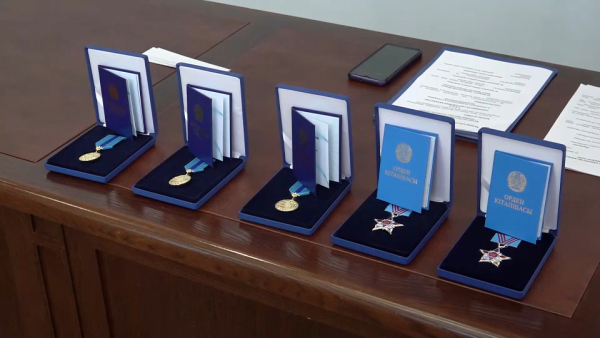 В ЗКО наградили отличившихся в борьбе с паводками