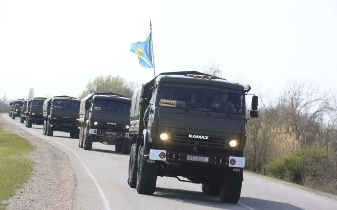 Әскери техника жолға шығады: Қорғаныс министрлігі халықты сабырға шақырды