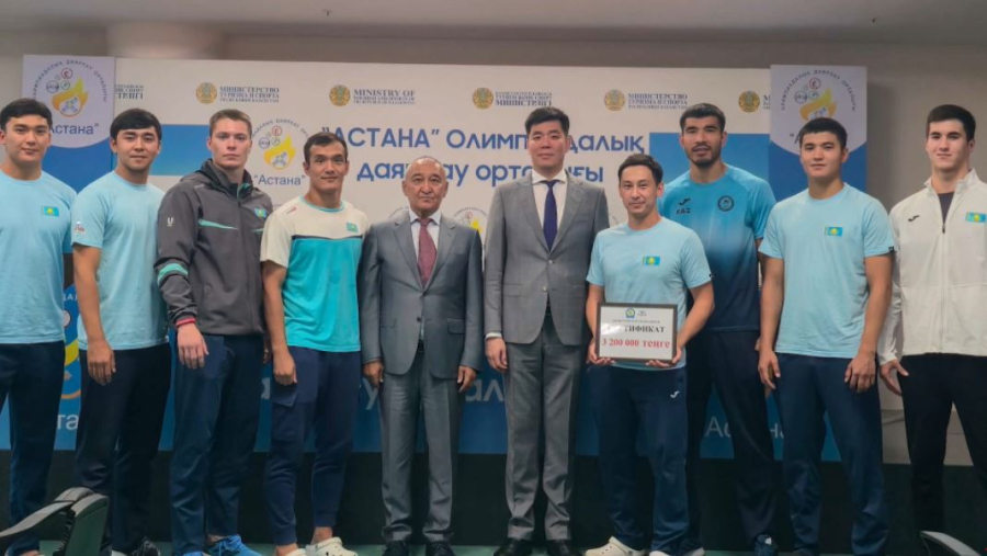 Каратэшілерге Азия чемпионатындағы тарихи жеңіс үшін қаржылай сыйақы табысталды