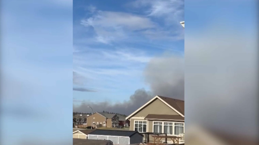 26 лесных пожаров бушуют на западе Канады