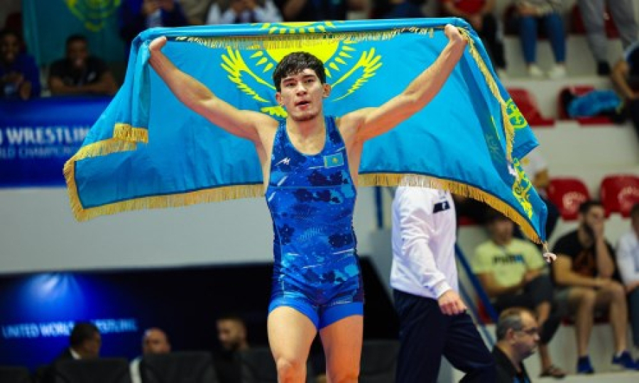 Казахстанский борец вошел в историю после золота на ЧМ