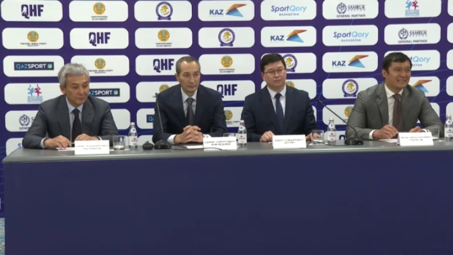 В школы Казахстана передадут 600 комплектов хоккейной формы