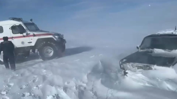 БҚО-да боранда жолда қалған 70 адам құтқарылды