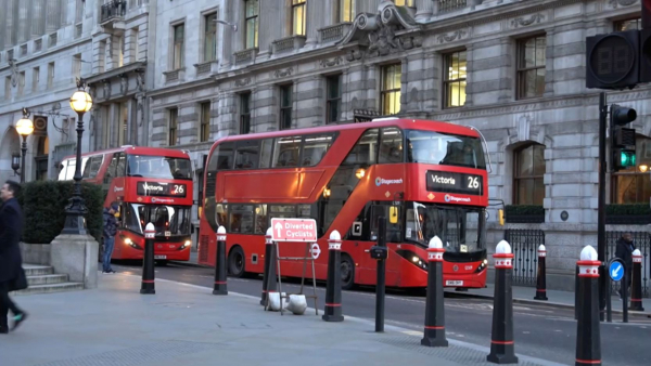 Ұлыбритания суық қаруды қатаң бақылауға алады