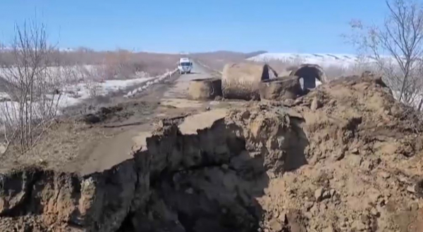 Трассы размыло на востоке Казахстана