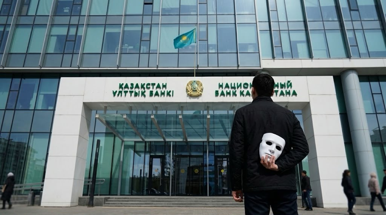 Жезқазған тұрғыны Ұлттық Банк атын жамылған алаяқтарға 9 млн теңге аударған