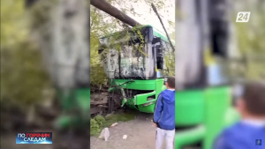 Автобус врезался в легковой автомобиль в Алматы | По горячим следам