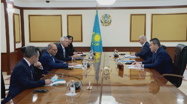 Алихан Смаилов выслушал предложения международных экспертов