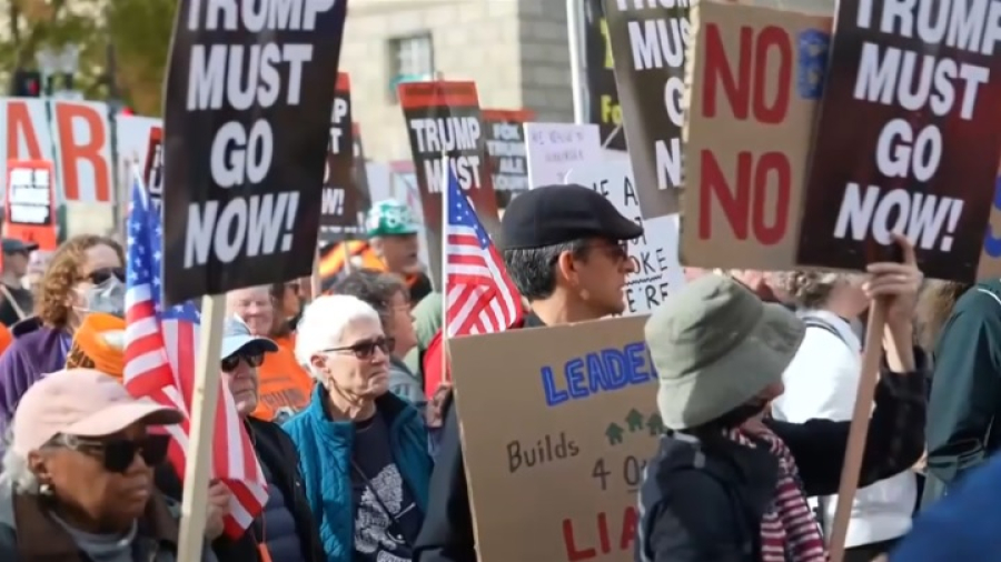 Митинг против политики Трампа прошел в Вашингтоне