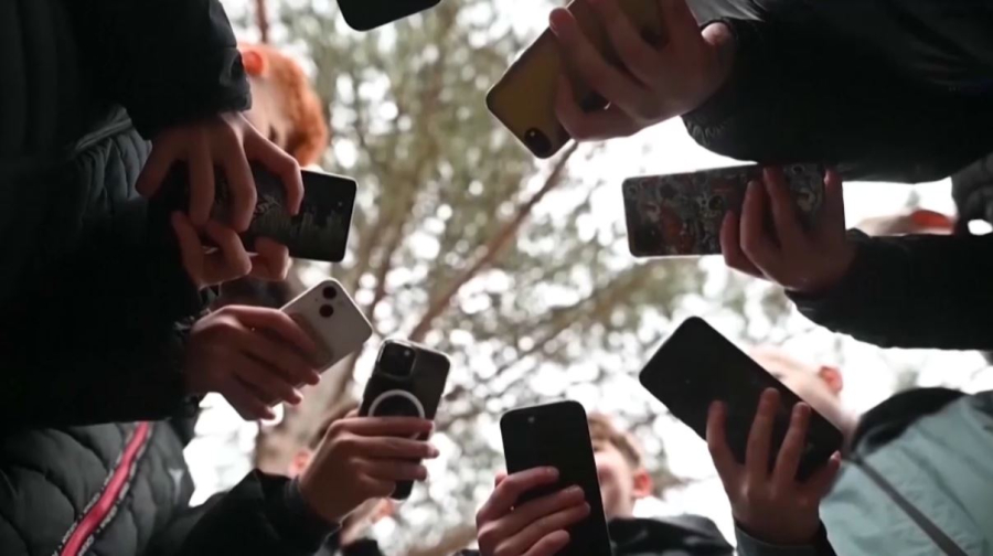 ЕО балаларға әлеуметтік желіні шектеуі мүмкін