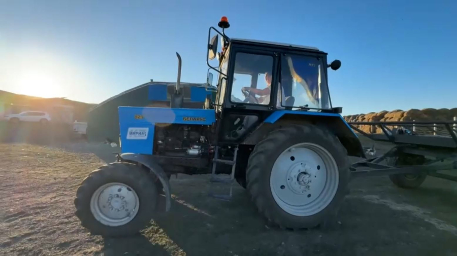 Профессию тракториста освоила жительница области Абай