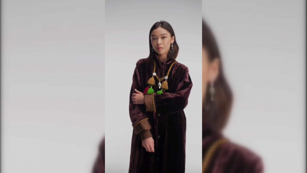 Модельер из Актау покоряет зарубежную публику национальной одеждой