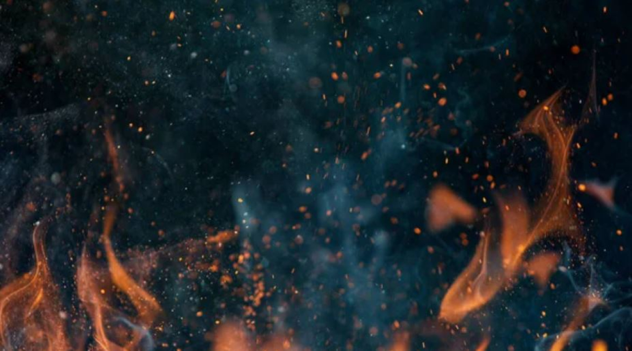 30 человек эвакуировали из горящего дома в Петропавловске