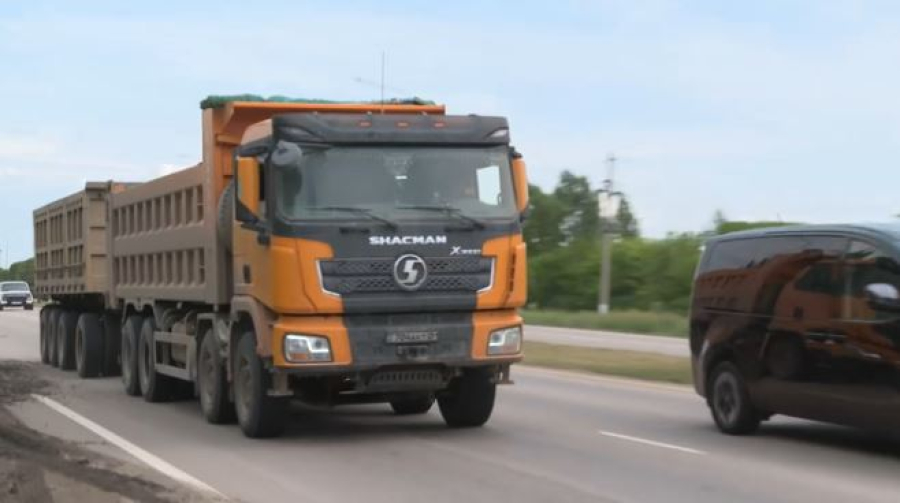 Взвешивают на ходу: в Казахстане усиливают контроль за большегрузами