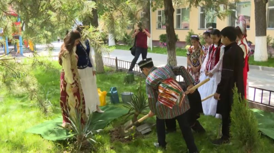 «Сад дружбы» высадили шымкентские школьники