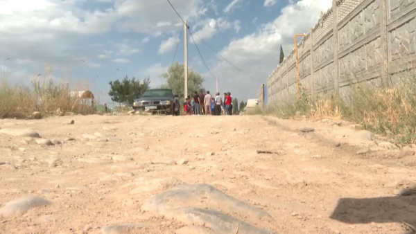 Тараздағы аудан тұрғындары жол салып беруді сұрайды