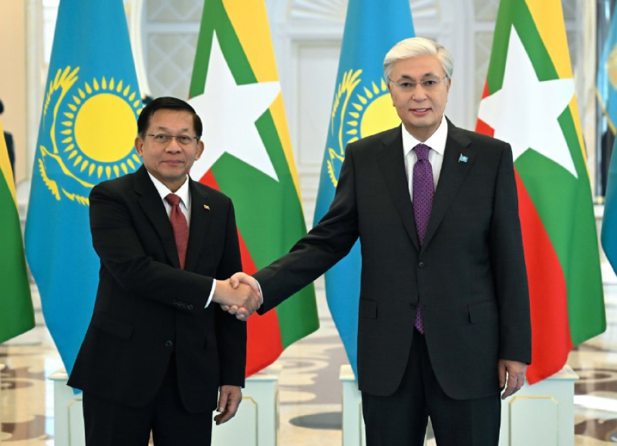 Мемлекет басшысы Мин Аун Хлайнмен келіссөз жүргізді