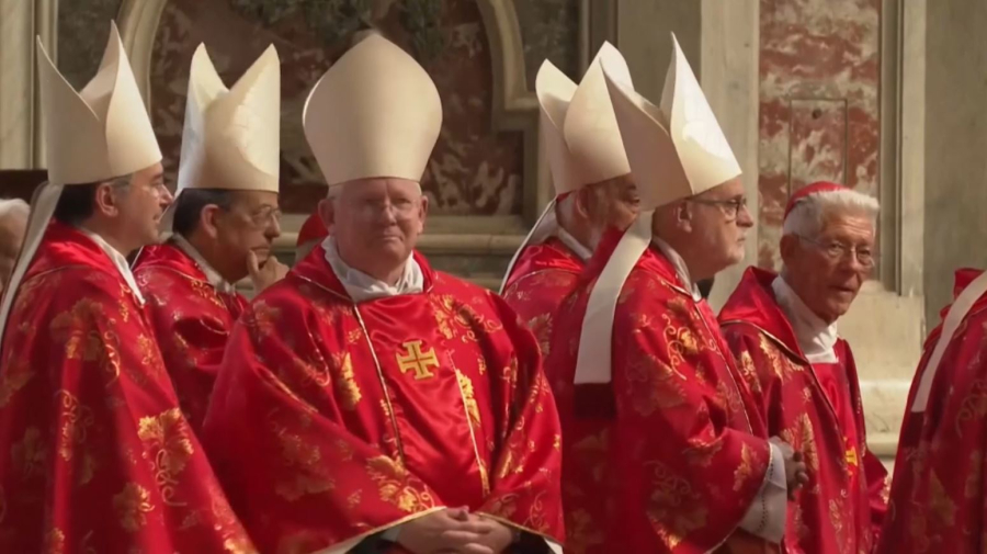 Выборы нового Папы Римского начинаются в Ватикане