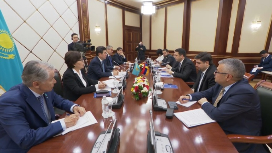 Кошанов встретился со спикером Парламента Армении