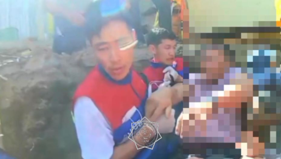 Рабочий упал в котлован в Актобе