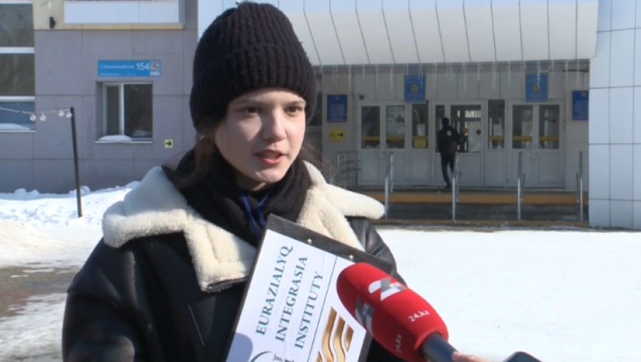 Опрос проголосовавших ведут члены еxit poll в Костанае