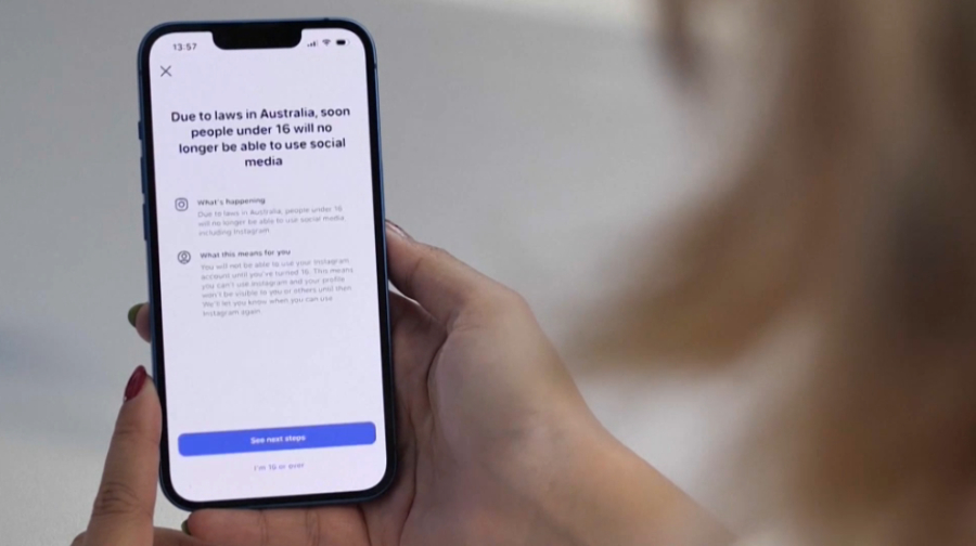 Детям до 16 запретили пользоваться соцсетями в Австралии