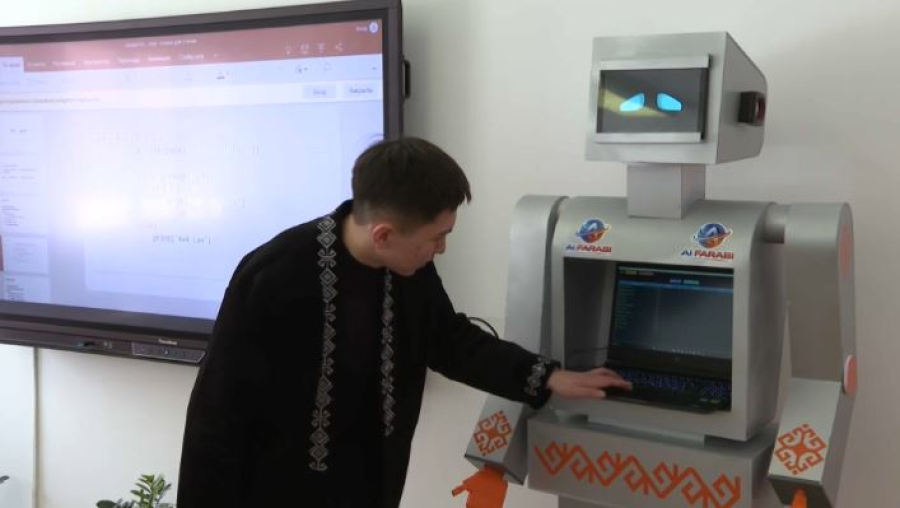 Робота-помощника для учителей создали в Кокшетау