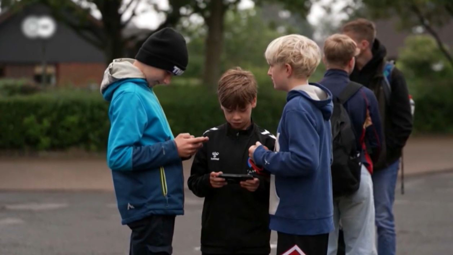 Финляндия мектептерінде смартфон қолдануға шектеу қойылады