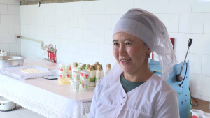 Многодетная мать открыла мини-цех по переработке молока в Жамбылской области