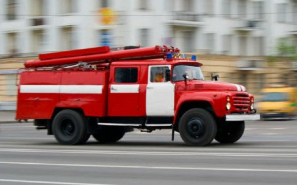 Семейде жанып жатқан пәтерден әйел адам құтқарылды