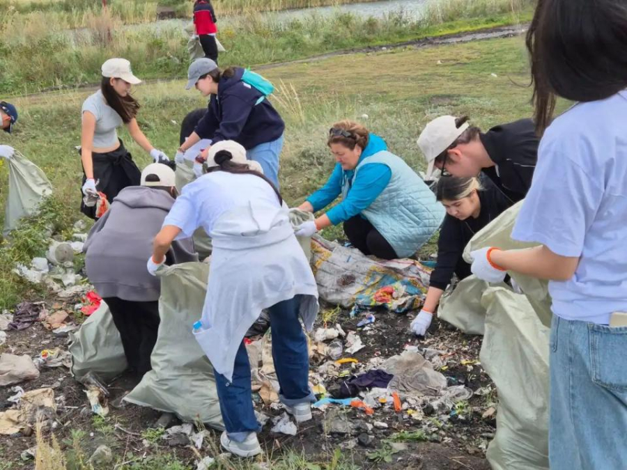 Экосубботник Stop Musor провели в Астане