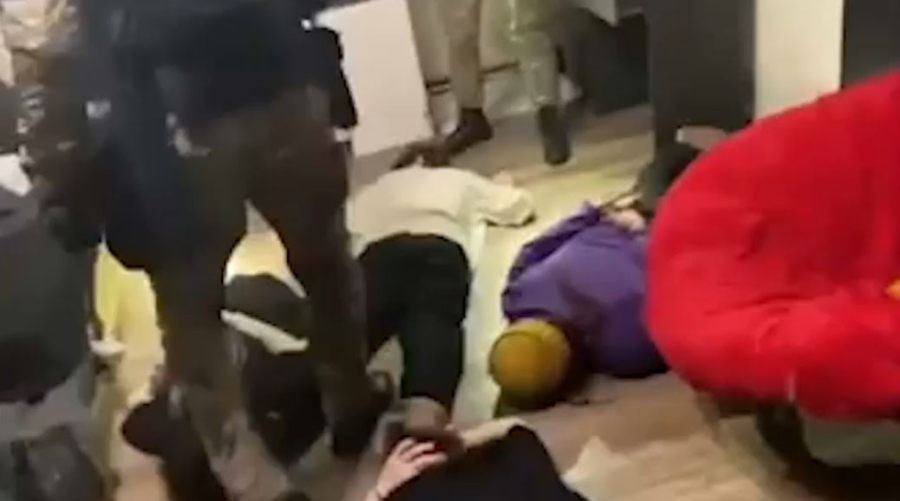 Курьеров по продаже наркотиков задержали в Караганде