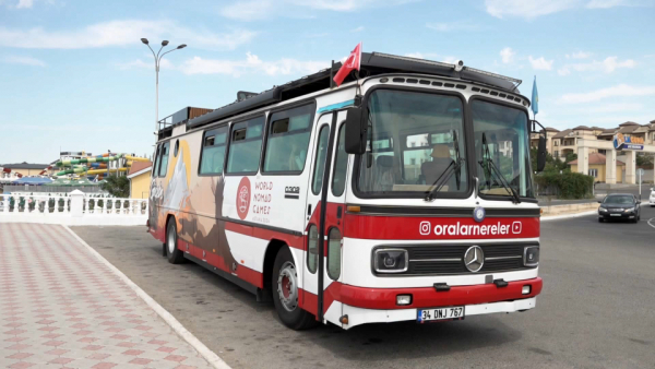 Семья из Турции, отправившаяся на Всемирные игры кочевников на автобусе, прибыла в Актау