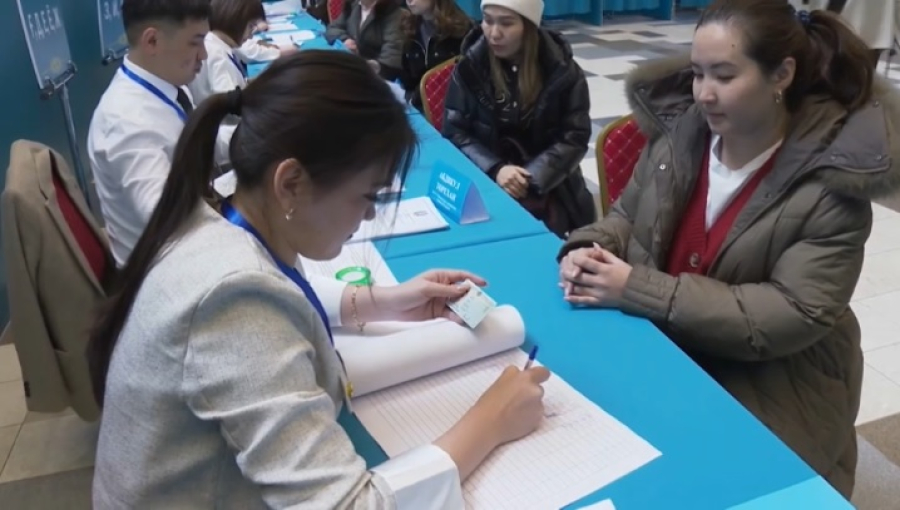 Референдум по проекту новой Конституции состоялся в Казахстане