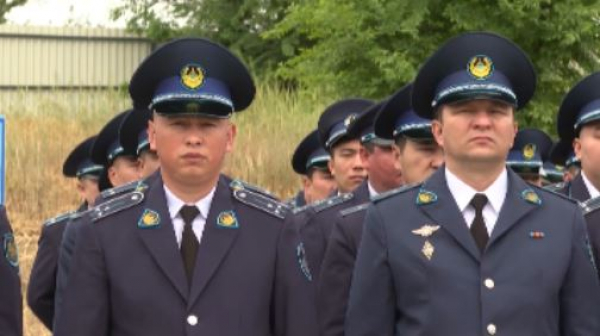 Отличившихся в службе полицейских наградили в Алматинской области