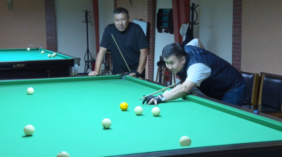 Турнир по бильярду среди журналистов прошёл в столице