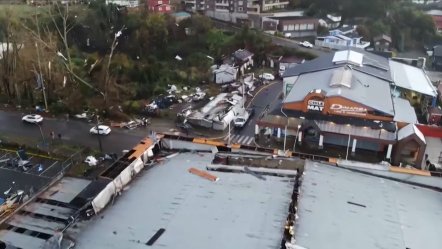 250 домов повреждены в результате торнадо в Чили