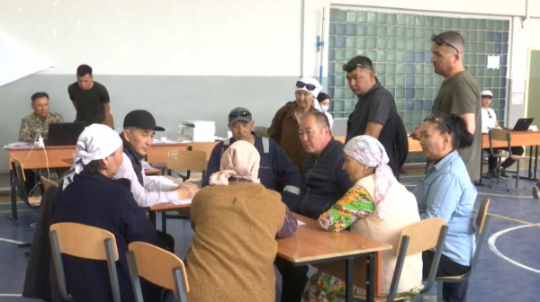 Аким Атырауской области встретился с жителями Кульсары