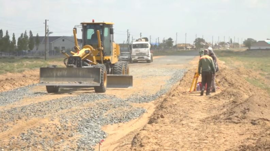 Дорогу строят уже 5 лет: почему тянется ремонт в Атырауской области