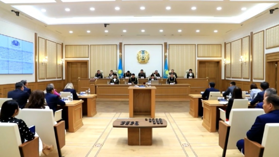 Как изменилась Конституция Казахстана за 30 лет