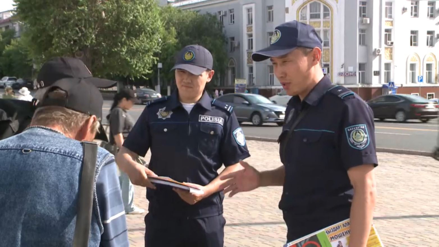 Заң мен тәртіп: Қарағанды полицейлері түсіндіру жұмыстарын жүргізді