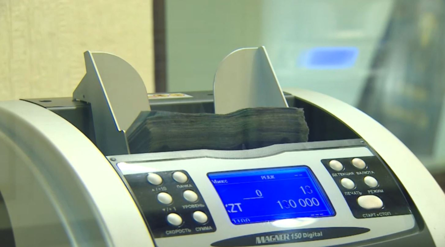 Елде қолма-қол ақша ұстайтындар азайды