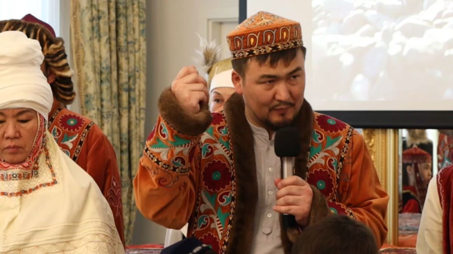 Секреты степного кутюра раскрыли в Париже