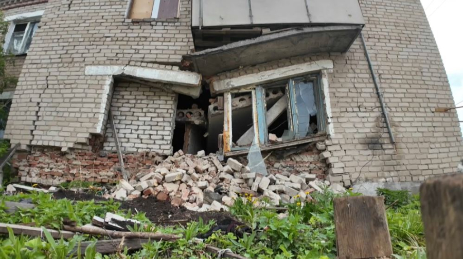 Часть двухэтажки обрушилась в СКО
