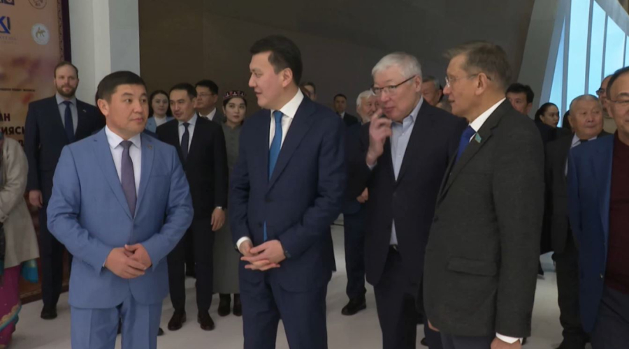 Ерлан Қарин «Қазақстан археологиясындағы жаңа ашылымдар – 2025» көрмесінің ашылуына қатысты