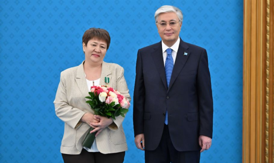 Президент медицина саласы қызметкерлерін марапаттады