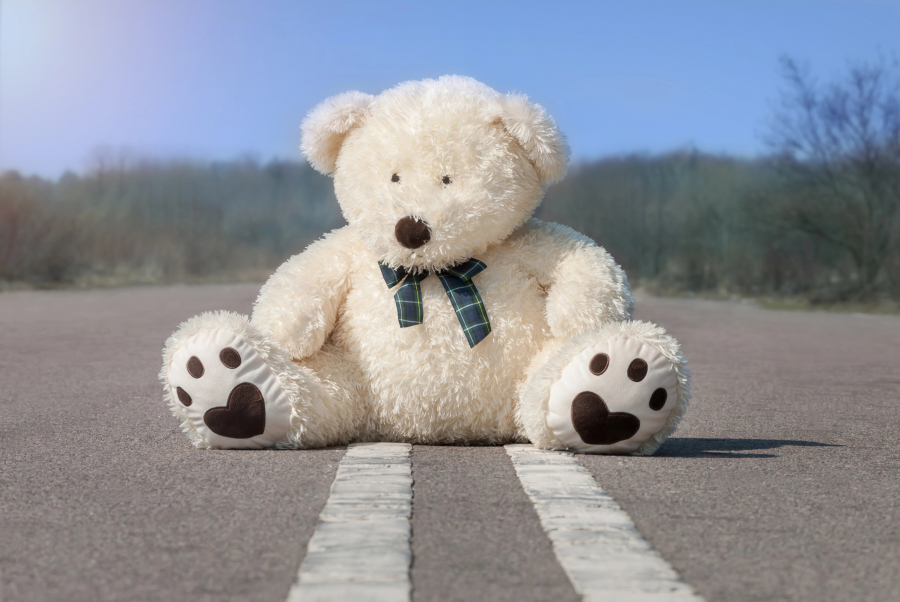 Пятилетнюю девочку на оживленной дороге в Семее спас военнослужащий